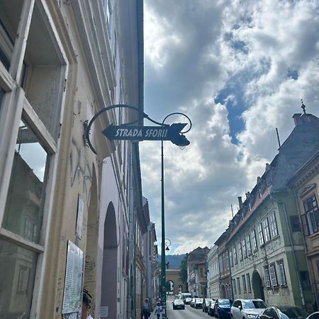 Appartamento Old Town Elegance Braşov Esterno foto