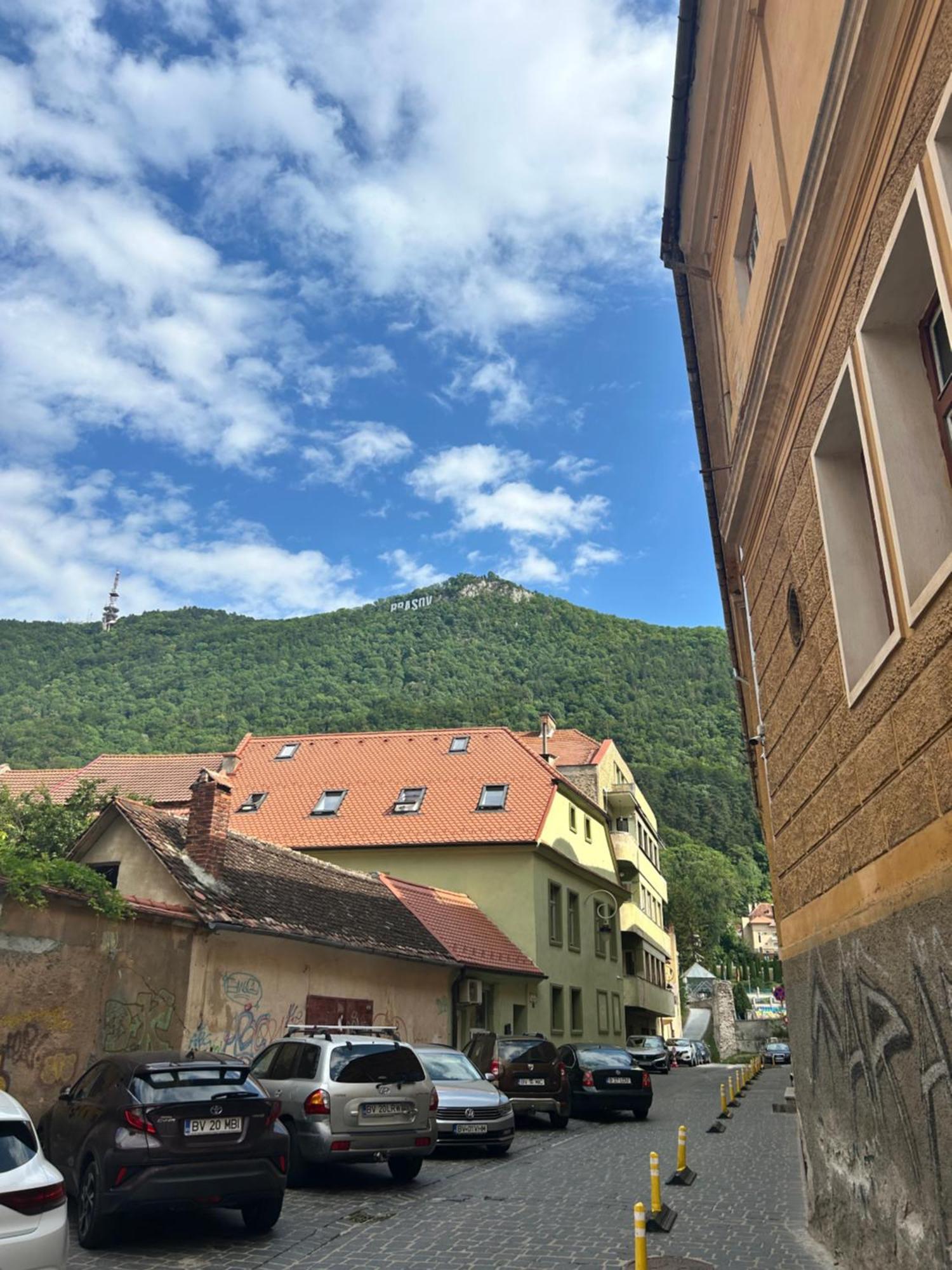 Appartamento Old Town Elegance Braşov Esterno foto